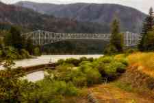 Redmond: mountains, bridge, river