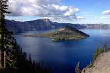Redmond: island, lake, Crater Lake